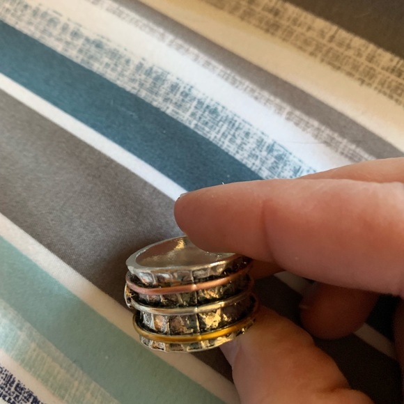 Women ring size 8 - Picture 2 of 3